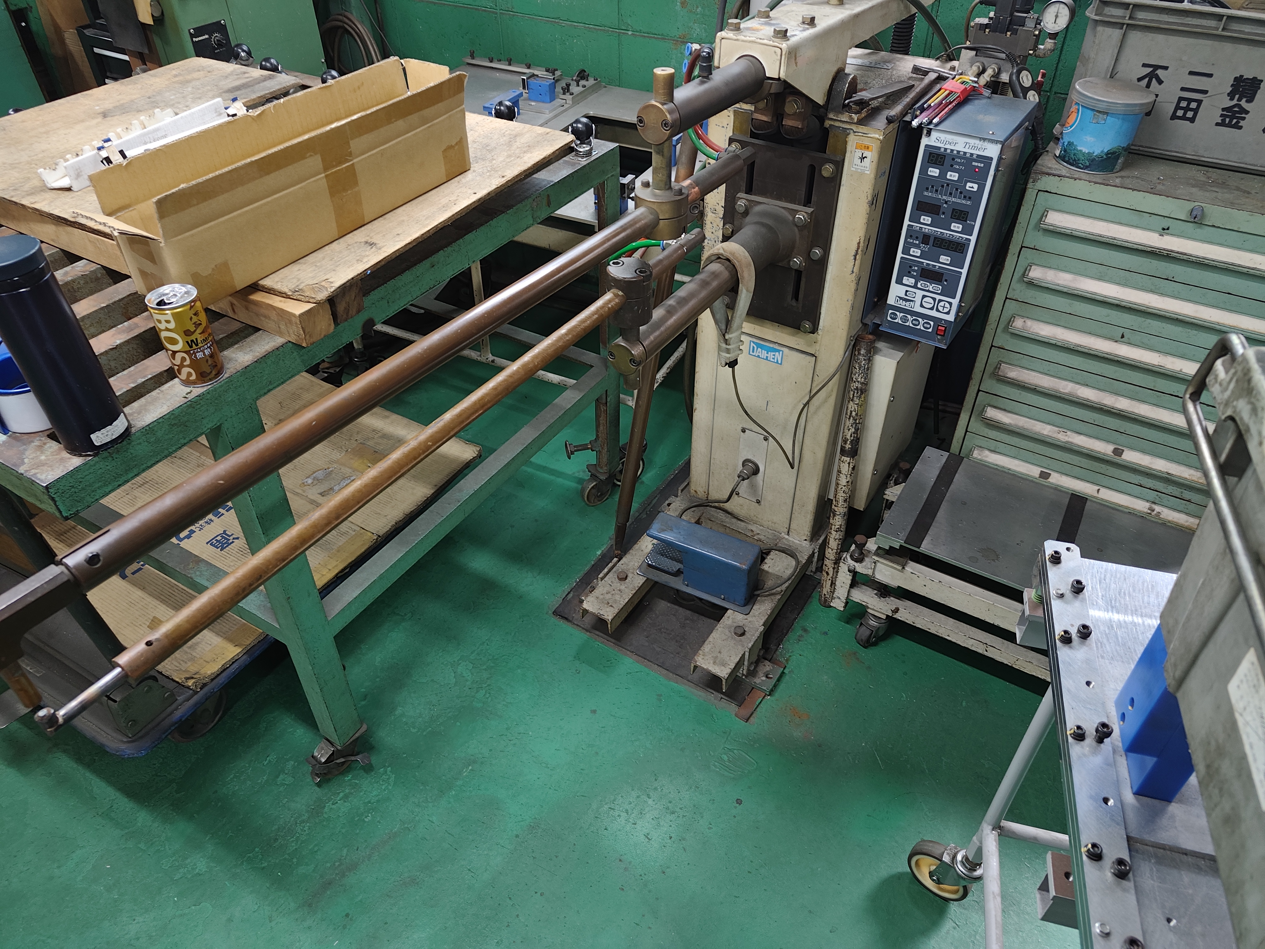 スポット溶接機 6台 - 板金スポット接合に対応